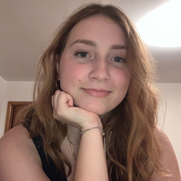 🌙Meet your Posher, Abigail🌙 - Picture 1 of 1